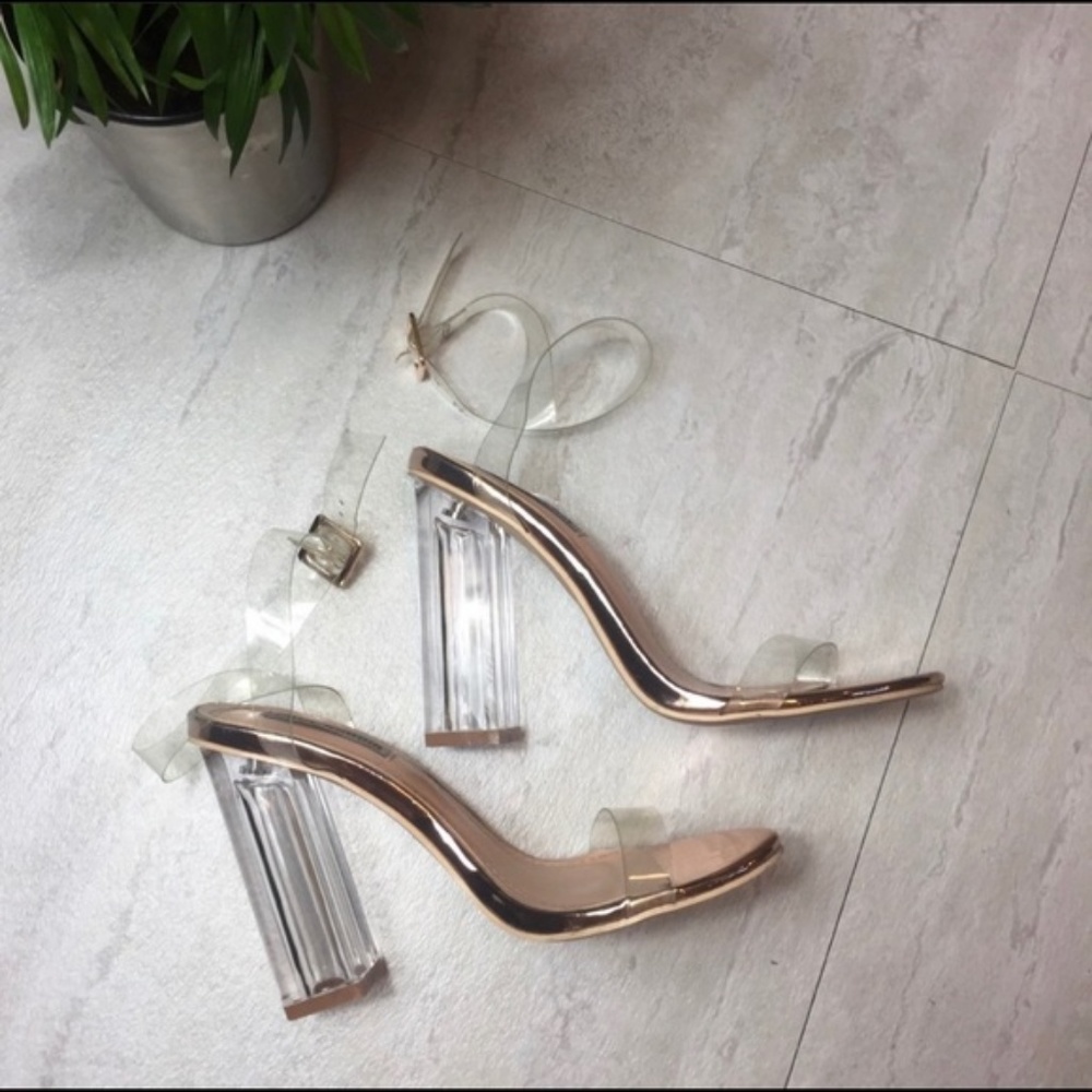 NWOB Clear Strappy Block Heel Open Peep Toe Sandal - Picture 4 of 4